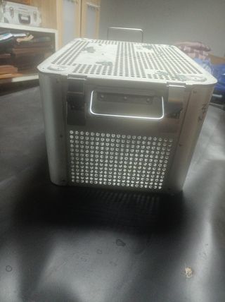 Cajas en aluminio con tapa.