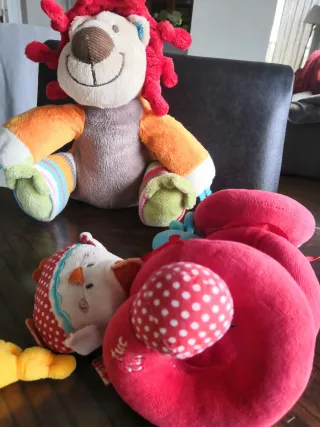 Lote juguetes bebé peluches y sonajeros