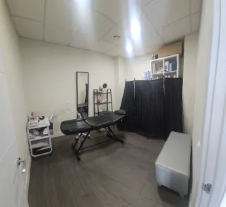 Se alquila cabina de estética en peluqueria