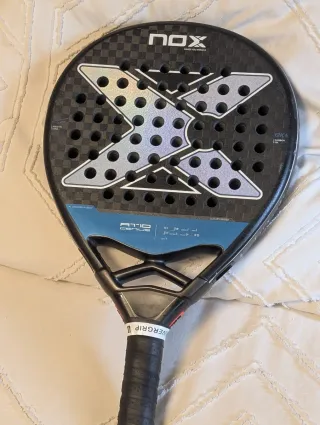 Pala de pádel NOX AT 10