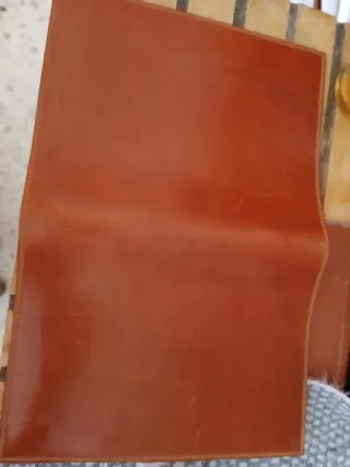 Portadocumentos de piel marrón