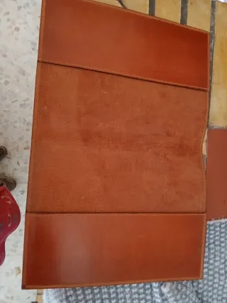 Portadocumentos de piel marrón