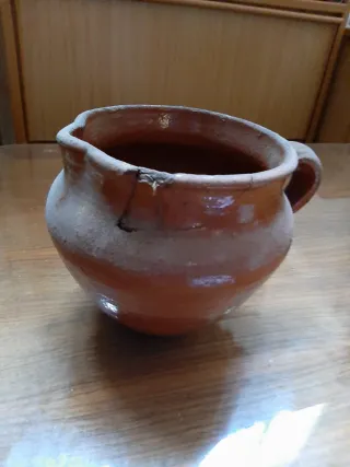 Antiguos pucheros de Barro