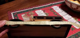 Macchina d'epoca in legno