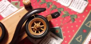 Macchina d'epoca in legno