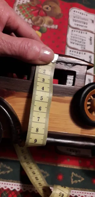 Macchina d'epoca in legno