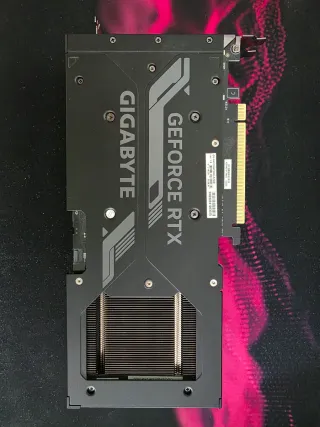 Gigabyte RTX 4070 Tarjeta Gráfica