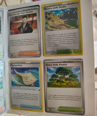 Carte Pokemon+raccoglitore+adesivi+codici+gadget