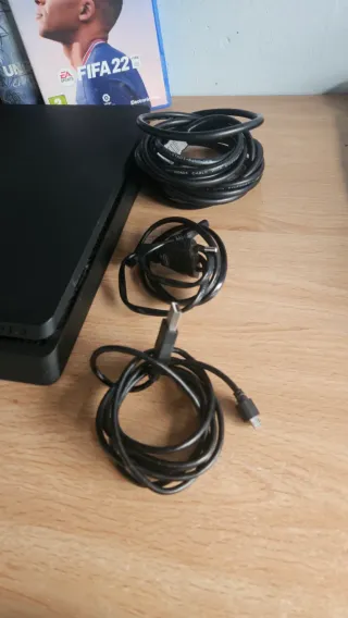 PS4 Slim Negra + 2 Mandos + Juegos