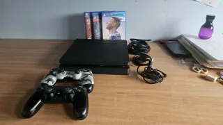 PS4 Slim Negra + 2 Mandos + Juegos