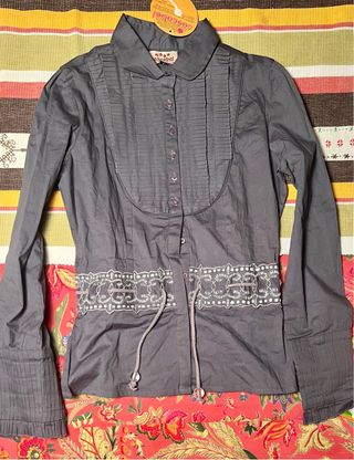Blusa SIN ESTRENAR CON ETIQUETA CASCABEL