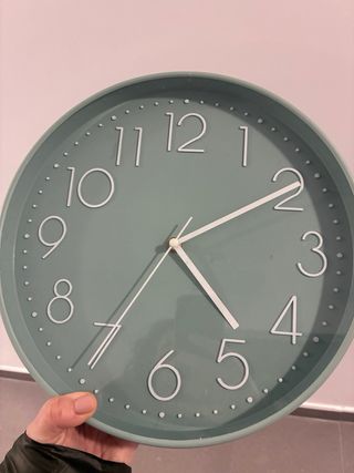 Reloj de pared verde