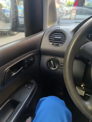 Volkswagen Caddy 2011