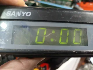 Radios Sanyo y Aiwa FM/AM