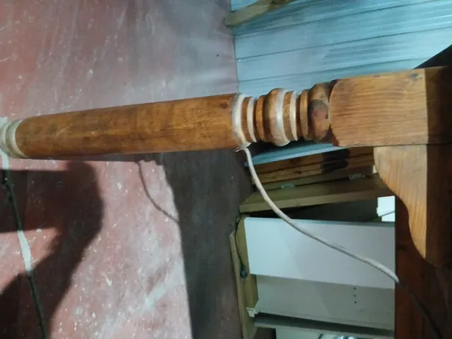 Mesa de madera rústica