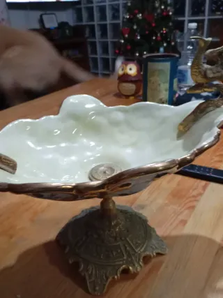 Centro de mesa porcelana y bronce