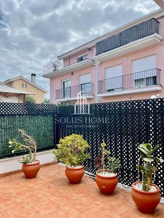 Casa adosada en alquiler en Moncada