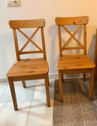 Juego de 2 sillas de madera