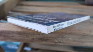 Piccola guida del cielo con mappe stellari fluo...