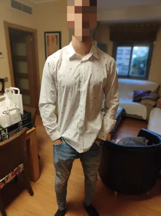 Camisa blanca estampada calaveras