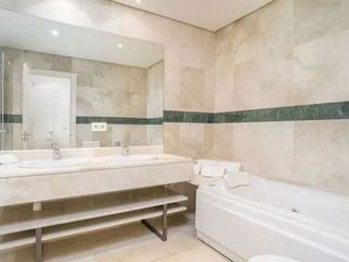 Piso en alquiler en Los Naranjos - Las Brisas en Marbella