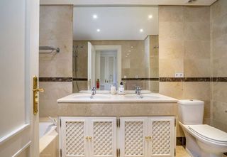 Piso en alquiler en Los Naranjos - Las Brisas en Marbella