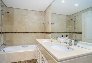 Piso en alquiler en Los Naranjos - Las Brisas en Marbella