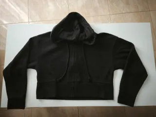 Chaqueta corta con capucha negra niña mujer