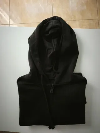 Chaqueta corta con capucha negra niña mujer