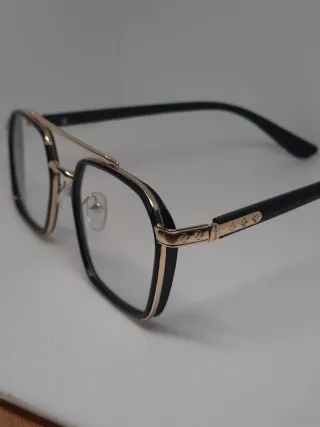 Gafas de vista montura negra y dorada