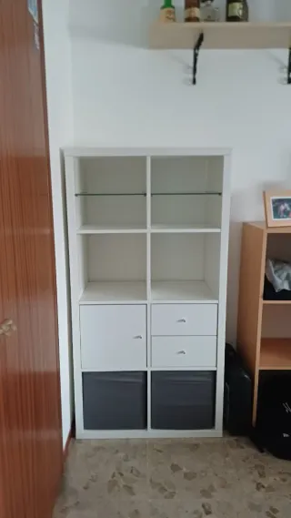 Libreria Kallax Ikea bianca e grigia