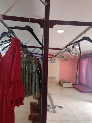 Mobiliario Tienda Percheros y Paneles