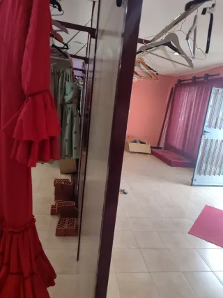 Mobiliario Tienda Percheros y Paneles