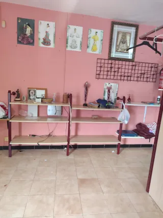 Mobiliario Tienda Percheros y Paneles