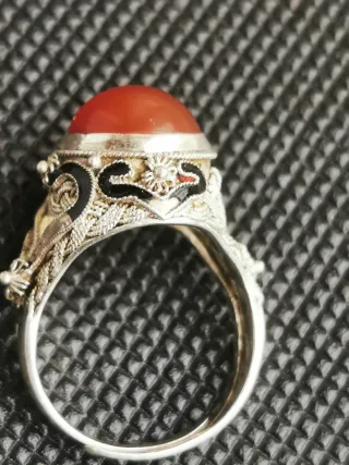Anillo de plata con piedra naranja