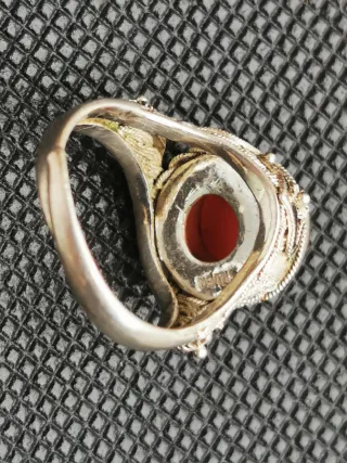 Anillo de plata con piedra naranja