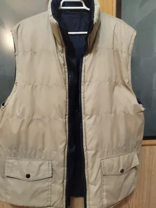 Chaleco reversible azul y beige