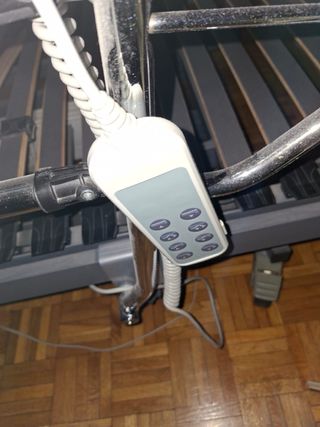 Cama articulada geriatría metal y madera