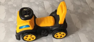 Coche correpasillos amarillo