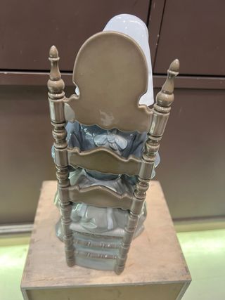 Figura porcelana Lladró mujer costurera