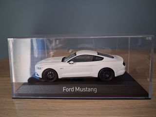 Modellino Norev Ford Mustang GT 2015 1/43