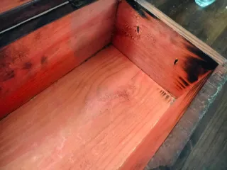 Cofre de madera maciza estilo vintage antiguo