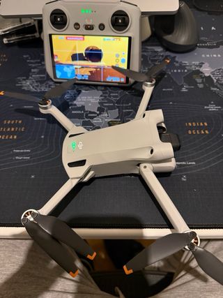 DJI Mini 3 Pro + DJI RC (Pantalla) + Fly More Kit