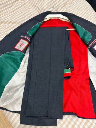 Traje El Ganso Negro con Forro Rojo