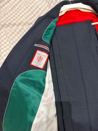 Traje El Ganso Negro con Forro Rojo