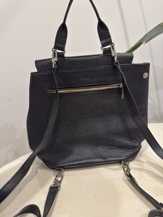 Mochila de cuero negra