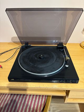 Tocadiscos JVC Negro, antiguo, años 90.