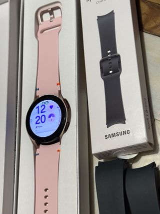 Samsung Galaxy Watch FE Rosa + correa negra