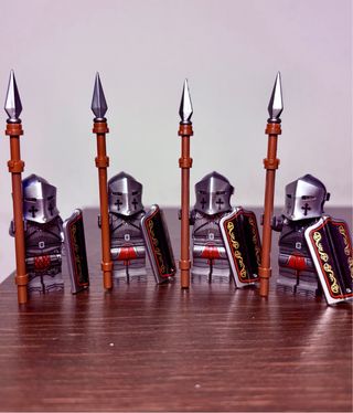 Lego Cavalieri Medievali con Lancia e Scudo