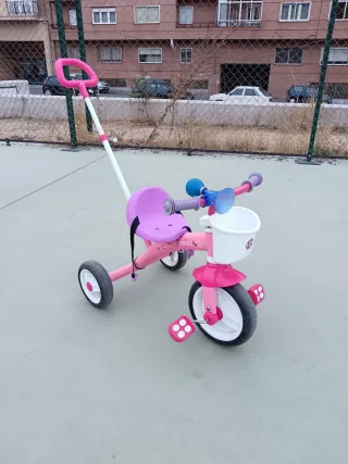 Triciclo infantil rosa con bocina